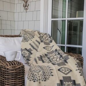 Elegant Cream and Gray Geometric Throw Blanket